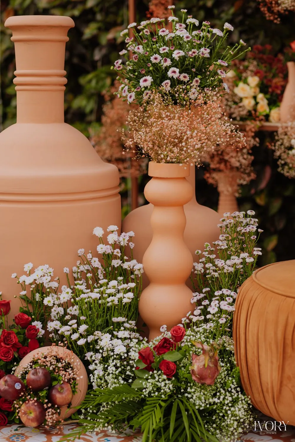 Terracotta urns baby breath — Panigrahana decor portfolio