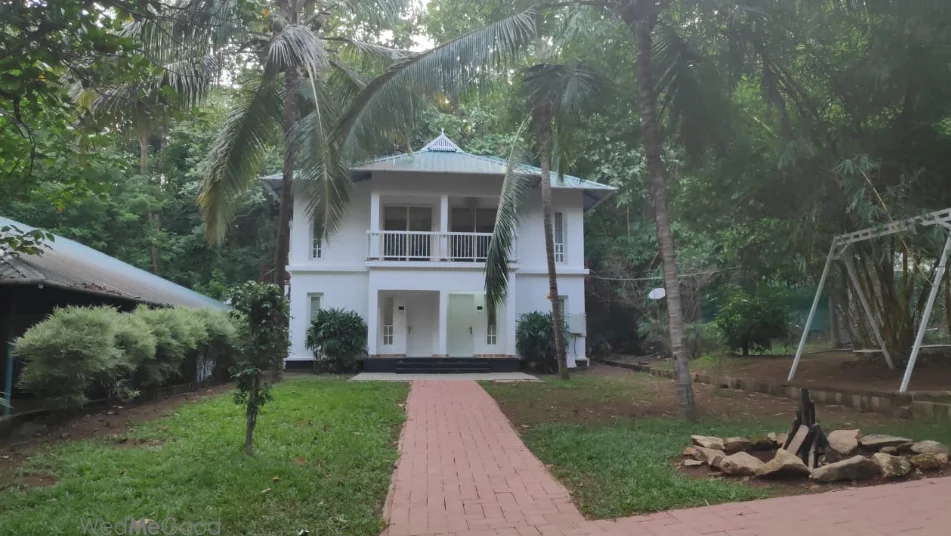 Charly's Resort — property listing photograph