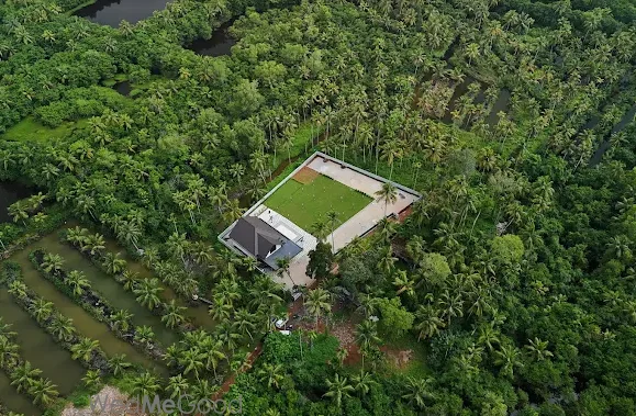 Coconut Groves Convention Centre — property listing photograph
