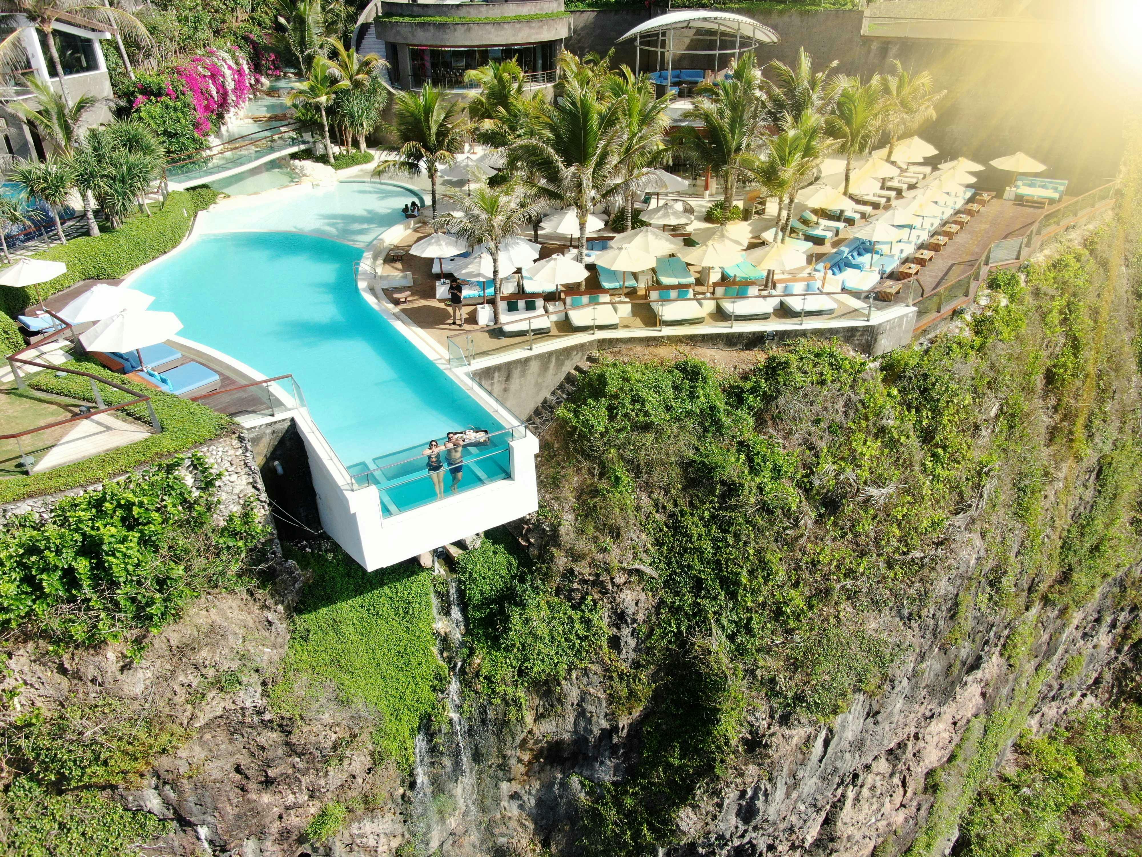Clifftop sky pool at oneeighty, The Edge Bali